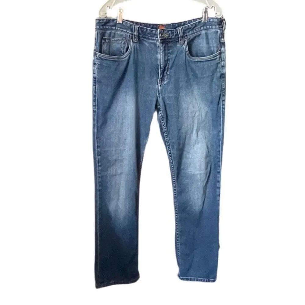 Tommy Bahama size 35/30 Belize straight leg..